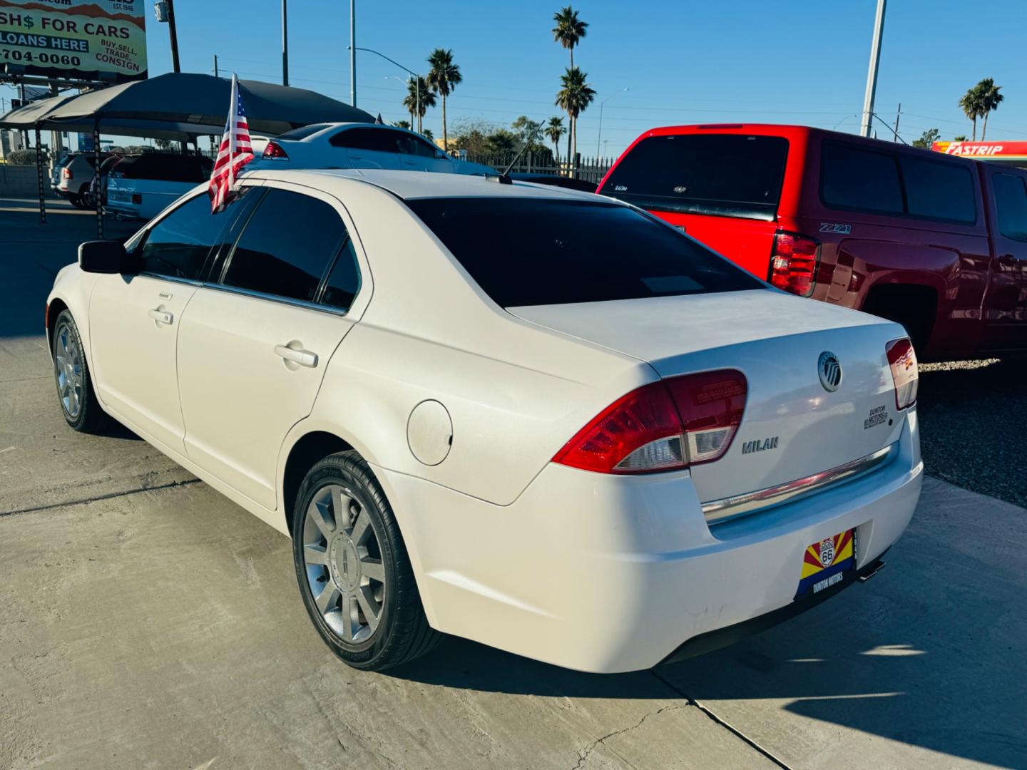 2010 White Mercury Milan , located at 2190 Hwy 95, Bullhead City, AZ, 86442, (928) 704-0060, 0.000000, 0.000000 - 2010 mercury Milan 80k miles . Moonroof automatic 2.5 4 cyl . Power windows locks cold ac . Free warranty - Photo#4